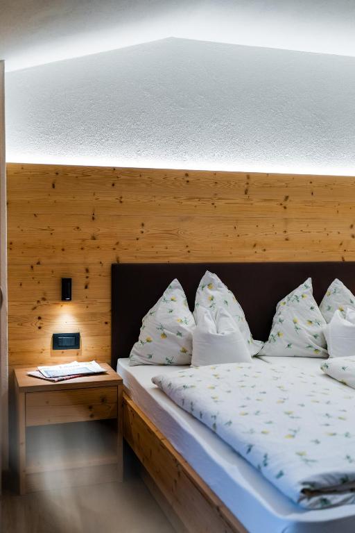 Postel nebo postele na pokoji v ubytování Garni Edera