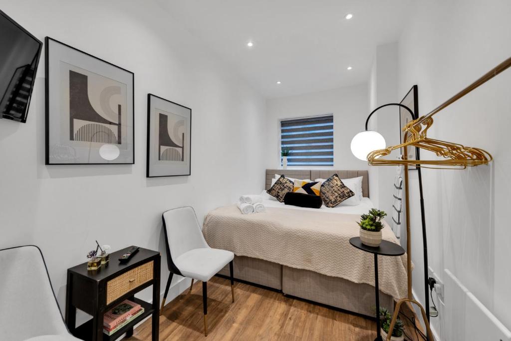 Ένα ή περισσότερα κρεβάτια σε δωμάτιο στο Petite Bliss, Charming Studio Hideaway