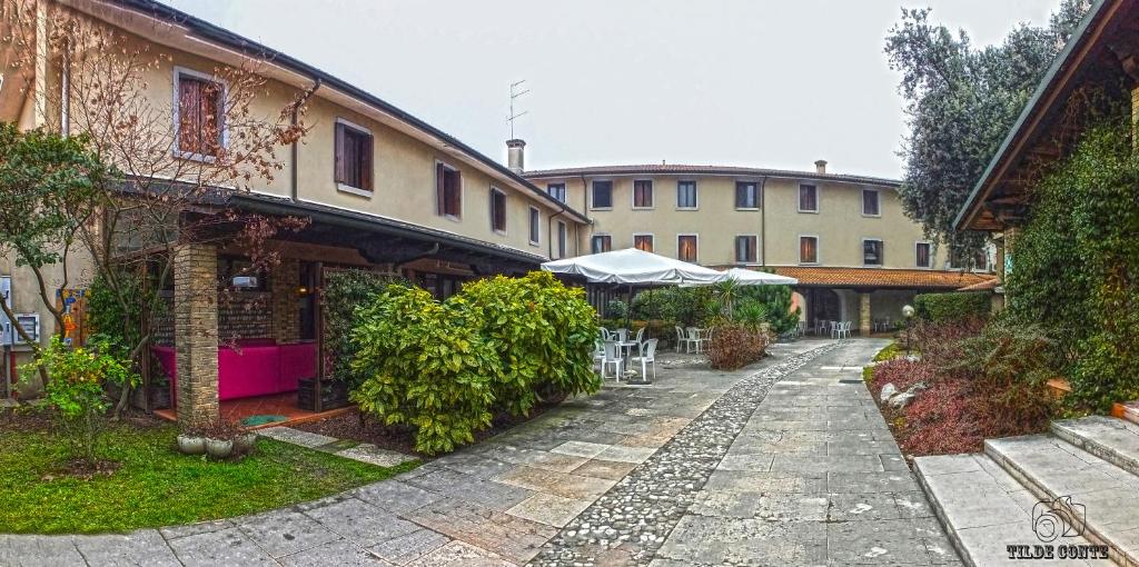 Budova, kde se hotel nachází