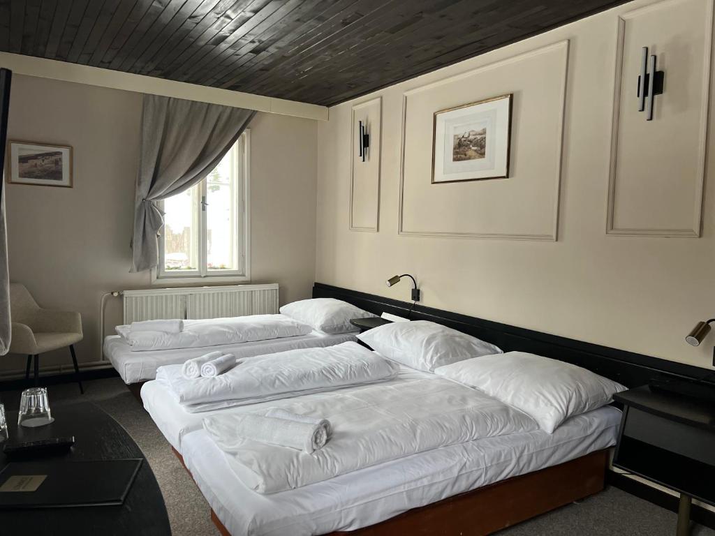 Postel nebo postele na pokoji v ubytování Hotel Lomnice