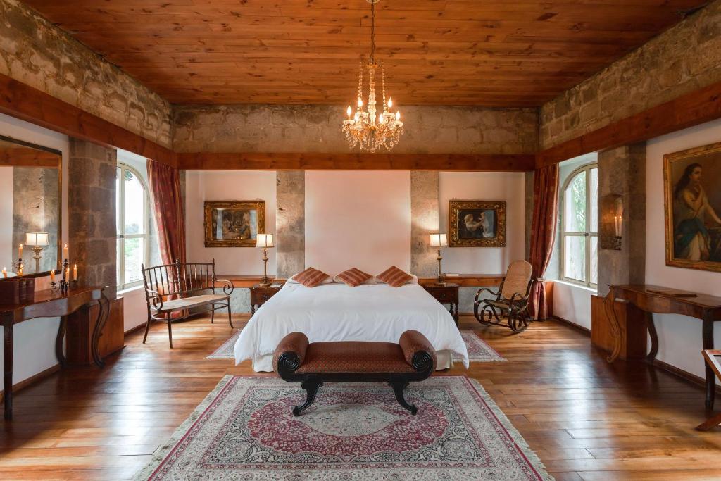 Postel nebo postele na pokoji v ubytování Hacienda La Cienega