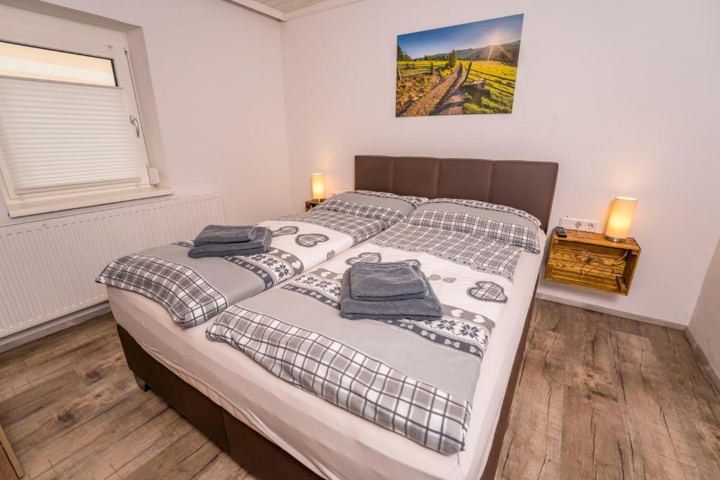 A bed or beds in a room at Ferienwohnung Andexlinger