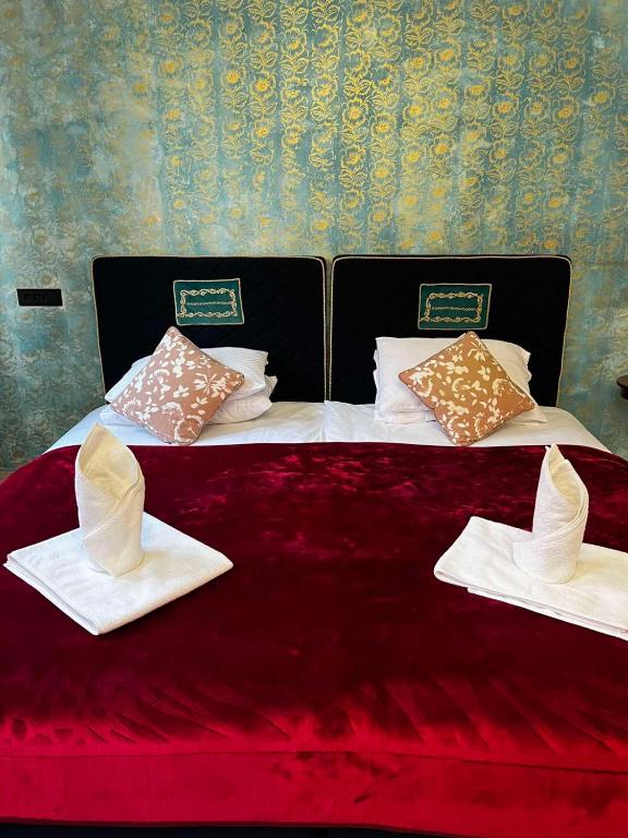 Postel nebo postele na pokoji v ubytování Royal Gold