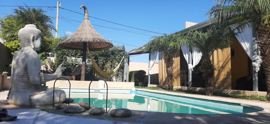 Πισίνα στο ή κοντά στο LaChula Casa con Piscina