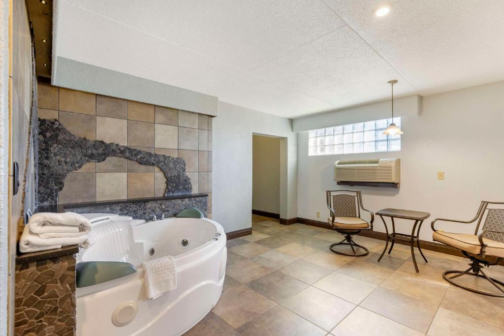 Best Western Plus Longbranch Hotel & Convention Center - Suite Deluxe Con Cama Extragrande - No Fumadores