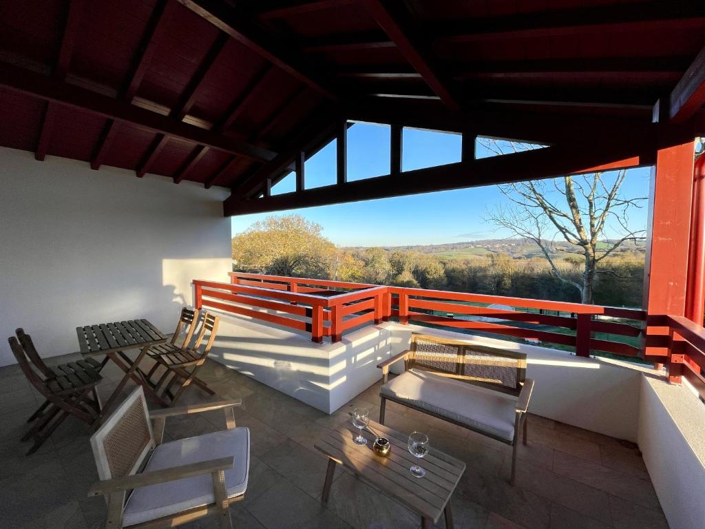 Photo de la galerie de l'établissement T2 neuf terrasse dégagée au cœur du Pays Basque, à Halsou