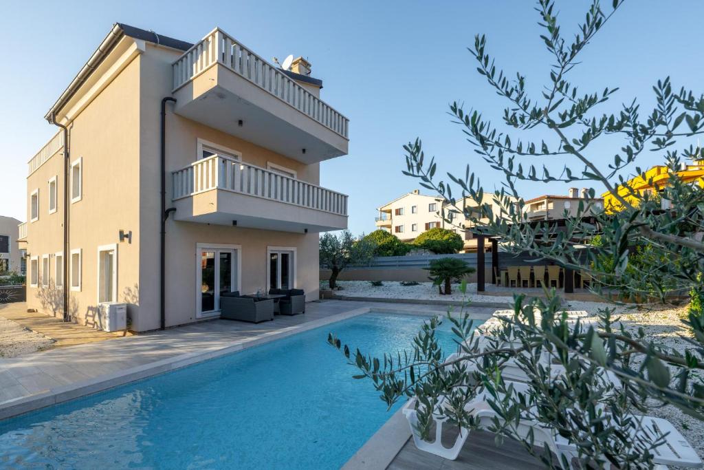 Bazén v ubytování Villa Bellavista with 8 Bedrooms, Private Pool and Sauna nebo v jeho okolí