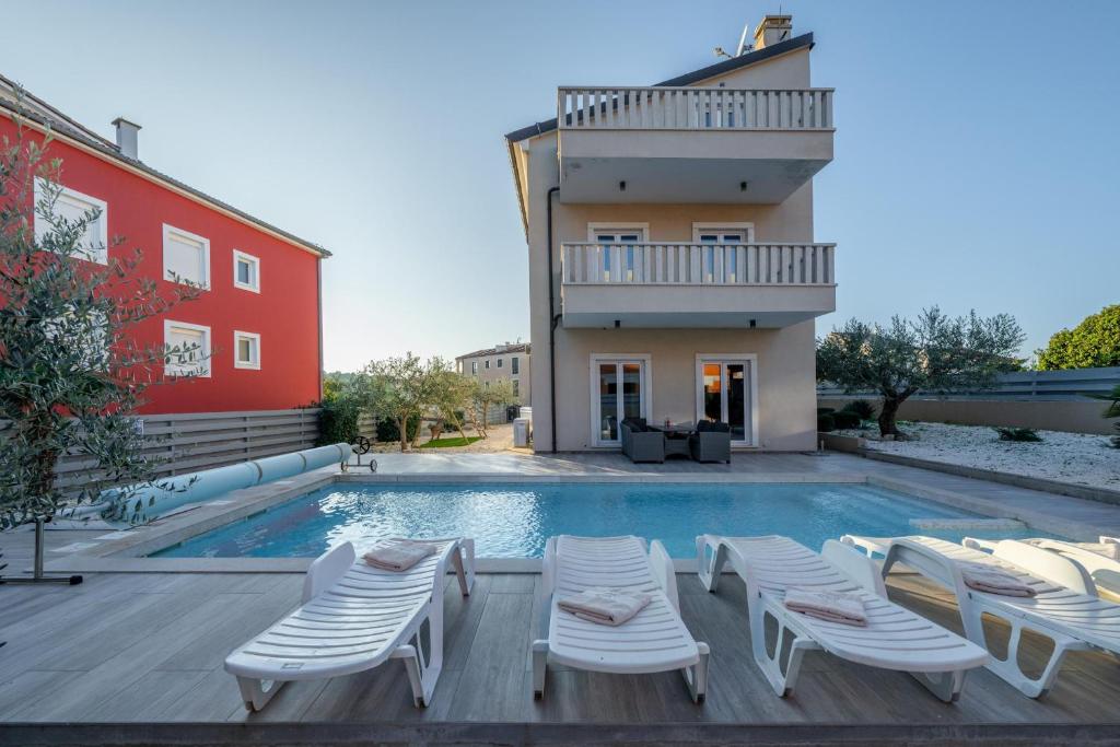 Bazén v ubytování Villa Bellavista with 8 Bedrooms, Private Pool and Sauna nebo v jeho okolí