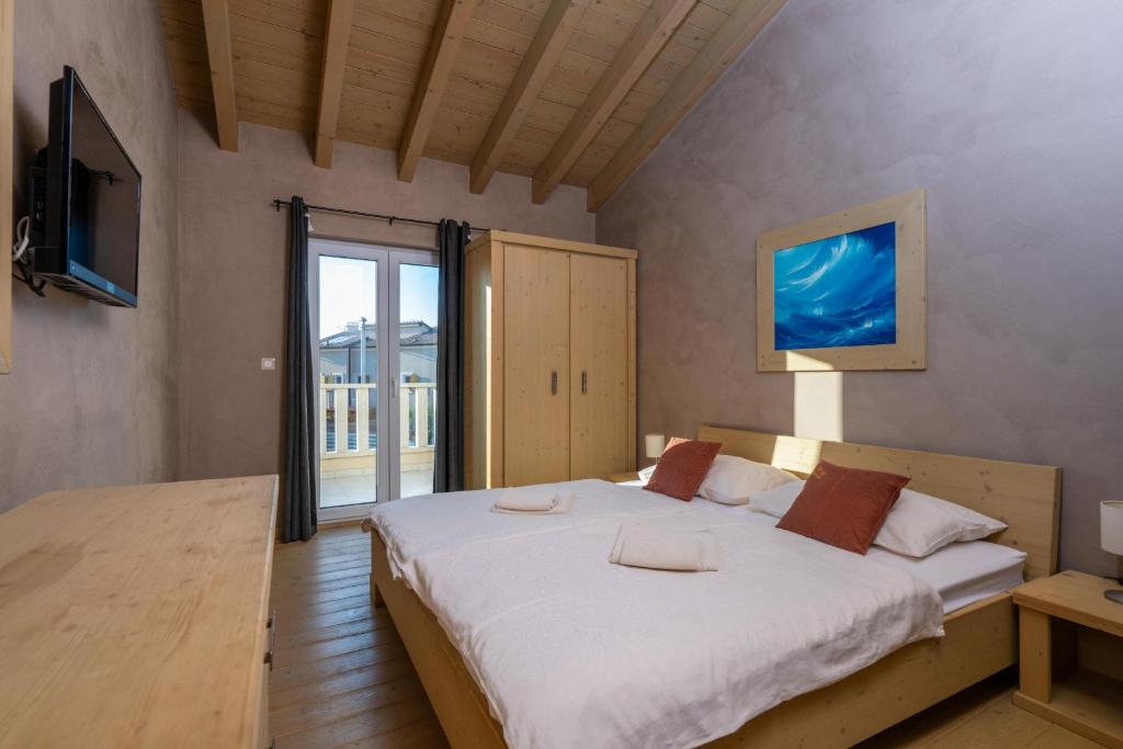 Postel nebo postele na pokoji v ubytování Villa Bellavista with 8 Bedrooms, Private Pool and Sauna