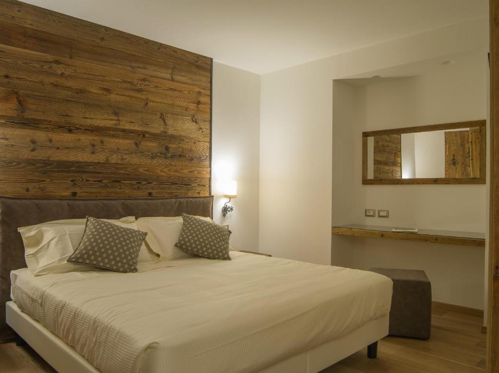 Posteľ alebo postele v izbe v ubytovaní Hotel Garnì Caminetto