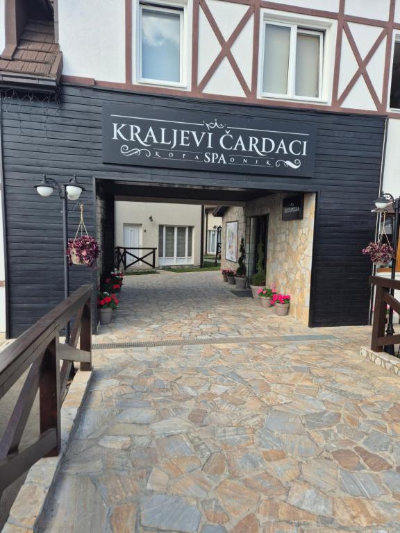 Budova, kde se apartmán nachází