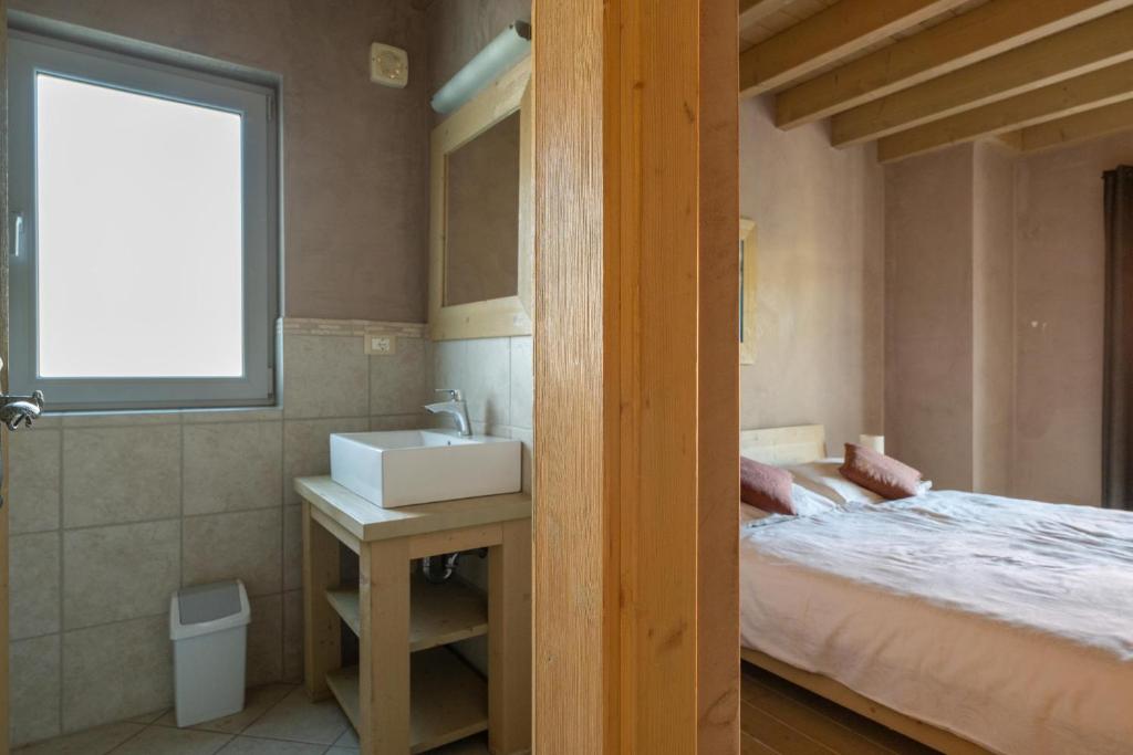 Postel nebo postele na pokoji v ubytování Villa Bellavista with 8 Bedrooms, Private Pool and Sauna