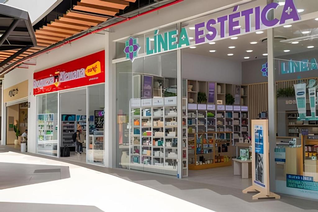 Supermarket nebo jiné obchody v  apartmánu nebo okolí