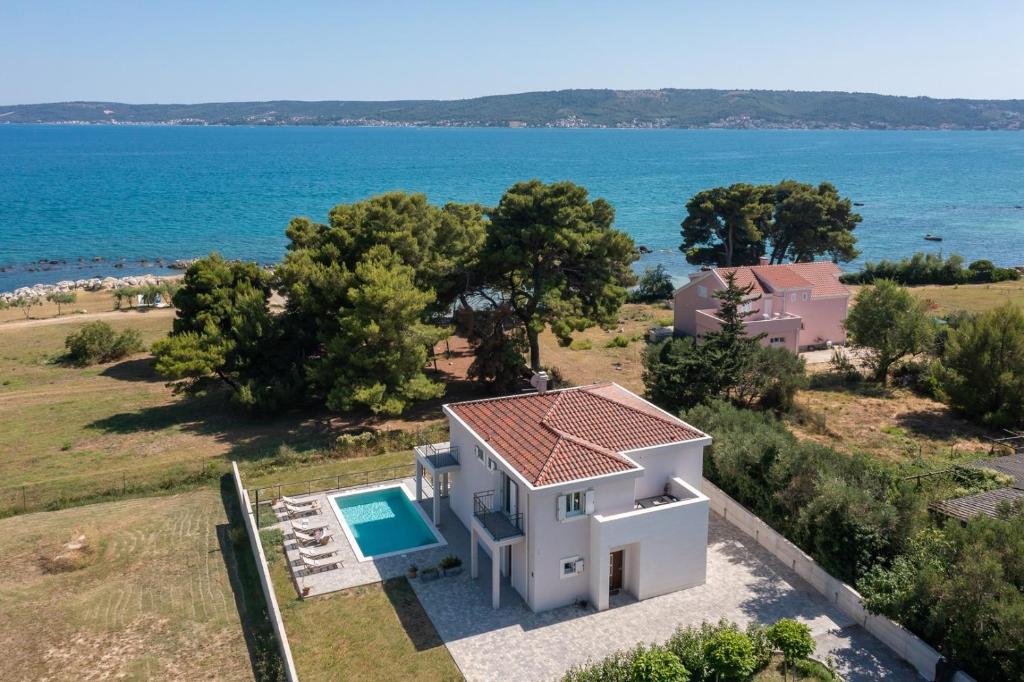 Beachfront villa Pensa private pool, 3-bedroom