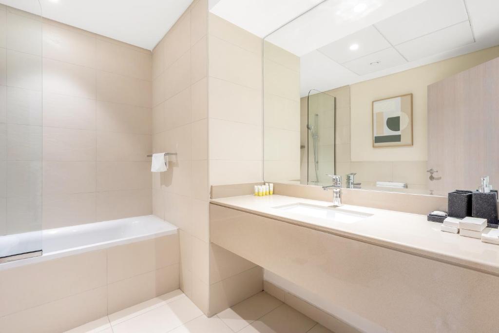 Bagno di Abu Dhabi Premier Apt -Steps to Ferrari World & Yas Mall