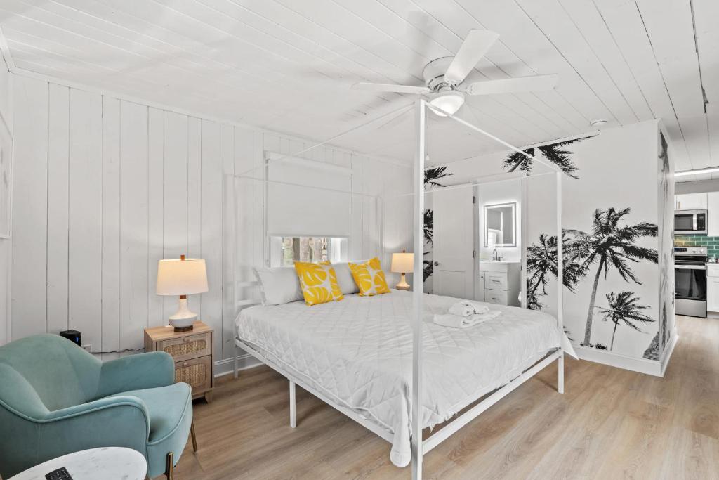 Ein Bett oder Betten in einem Zimmer der Unterkunft Cozy Beachside Bungalow Studio Ideal for Couples