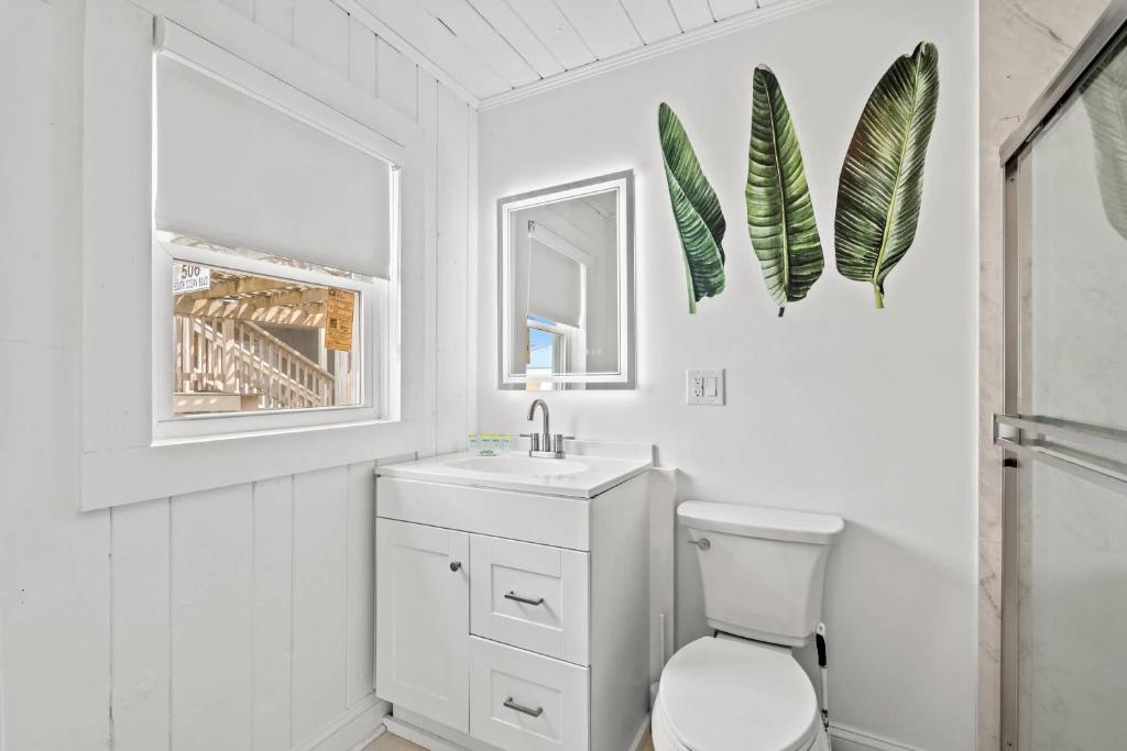 Ein Badezimmer in der Unterkunft Cozy Beachside Bungalow Studio Ideal for Couples