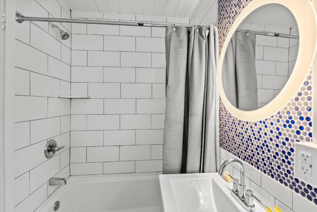 Bany a 4BR2BA Sleeps 12 Pet-Friendly Steps to Beach