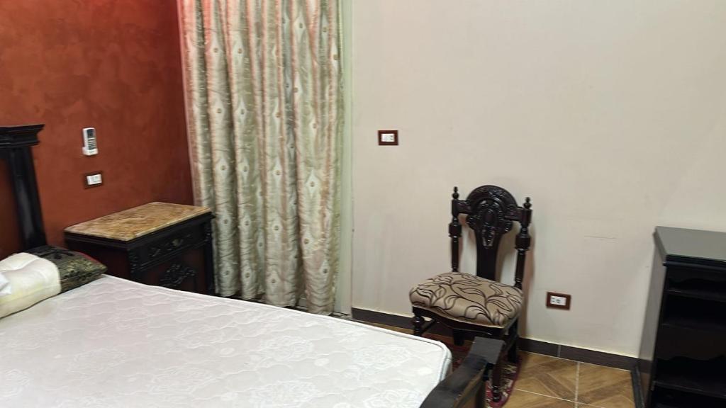 Postel nebo postele na pokoji v ubytování شقة بكمبوند التجمع الخامس قريب من الجامعه الأمريكية