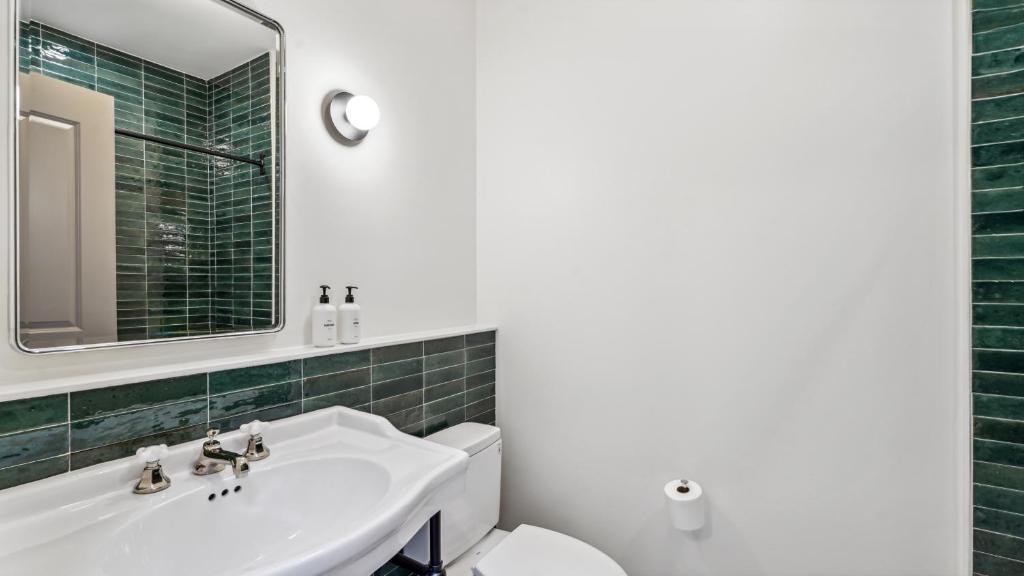 The Mary Beth Hotel & Gallery photo