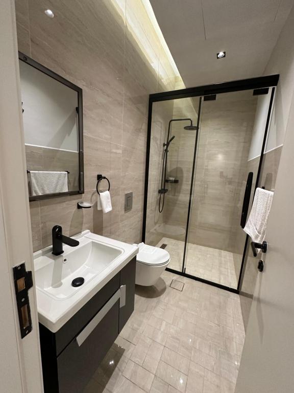 Et badeværelse på Three Bedroom furnished apartment in north Riyadh
