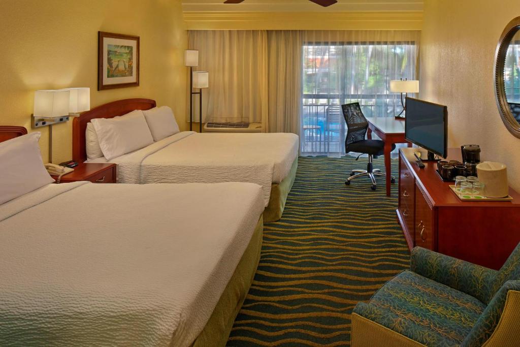 Uma cama ou camas num quarto em Courtyard by Marriott Key West Waterfront