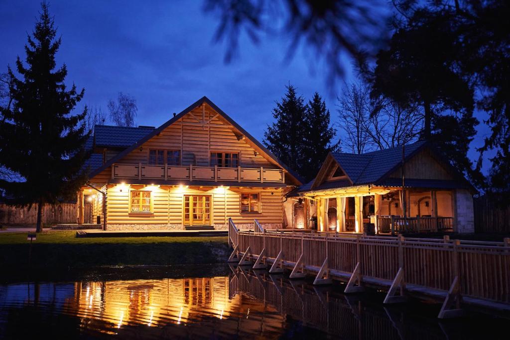 Το κτήριο όπου στεγάζεται  το κατάλυμα σε φάρμα