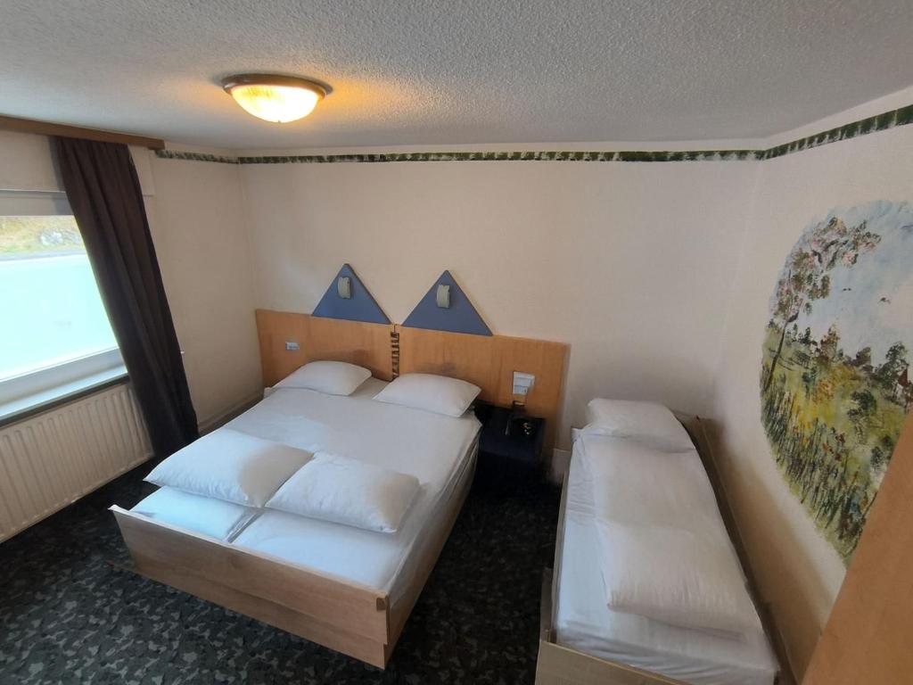 a bedroom with two beds and a couch in it at Smart Resorts B&B 3 BB 1002 in Winterberg