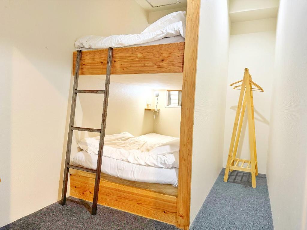 Postel nebo postele na pokoji v ubytování Santiago Guesthouse Hiroshima