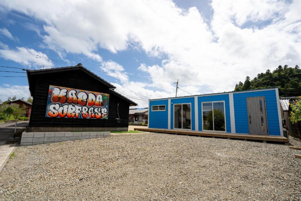 Το κτήριο όπου στεγάζεται  η παραθεριστική κατοικία