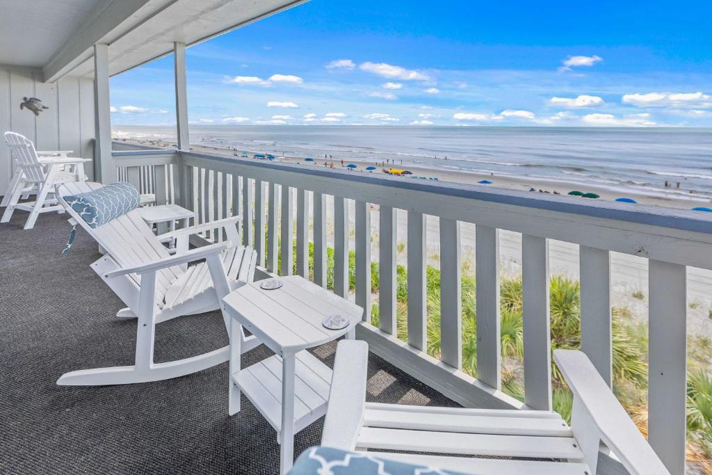Oceanfront Condo w/ Pool Access in Surfside Beach!, Myrtle Beach, SC