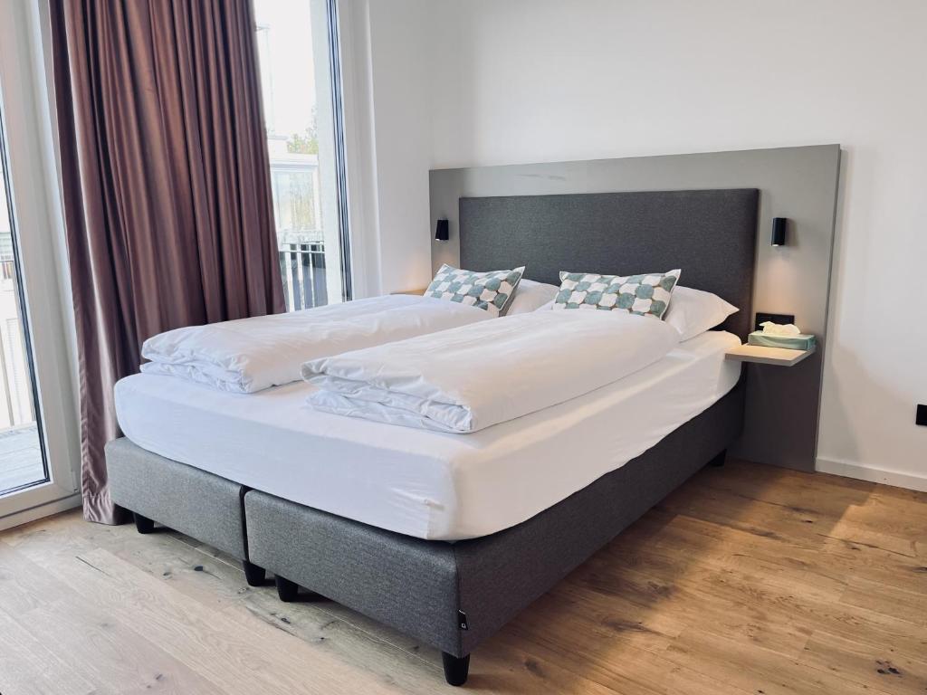 Ein Bett oder Betten in einem Zimmer der Unterkunft Mikes Apartments Munich