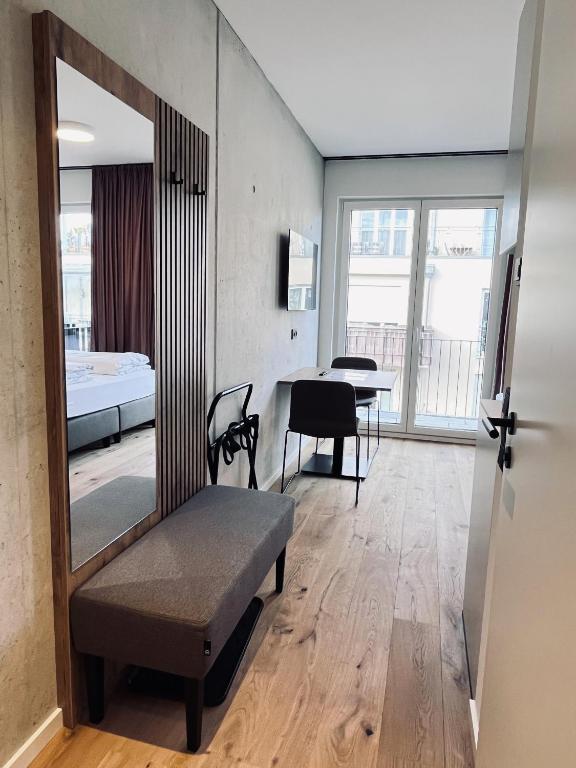 Ein Bett oder Betten in einem Zimmer der Unterkunft Mikes Apartments Munich