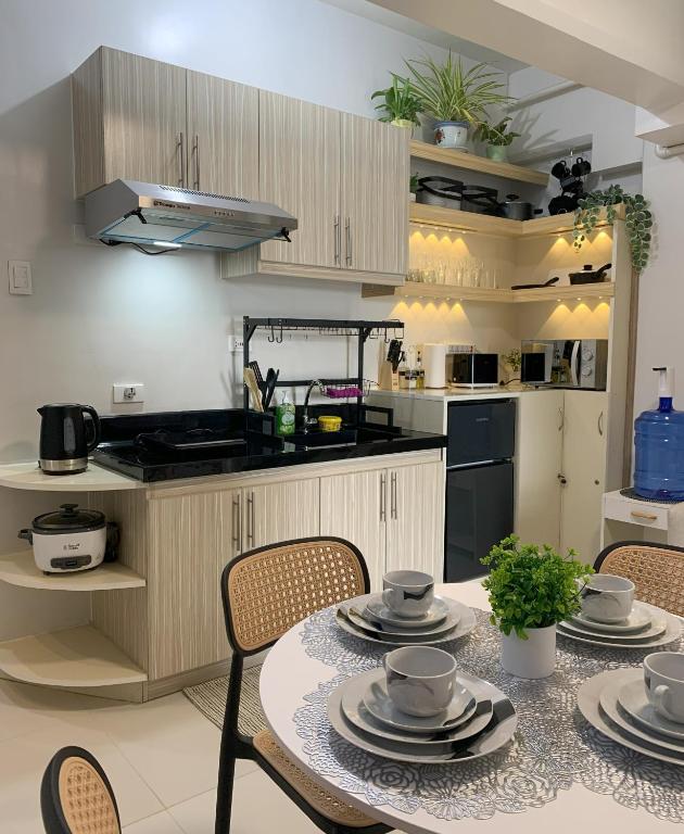 Kuchyň nebo kuchyňský kout v ubytování SAL'S Oceancrest Suite