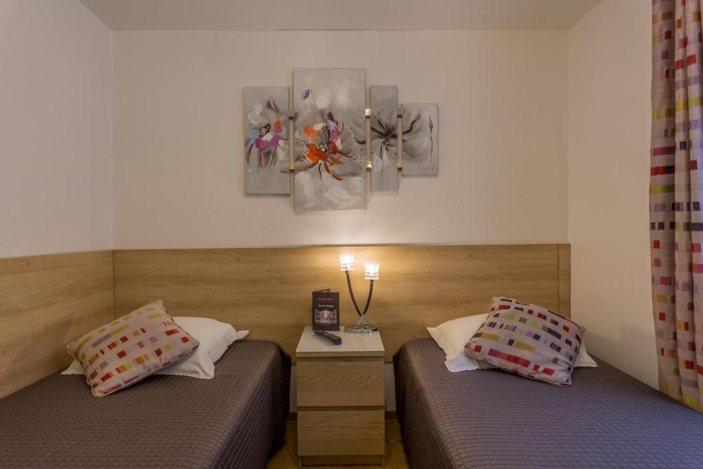 
Superior Twin Studio
