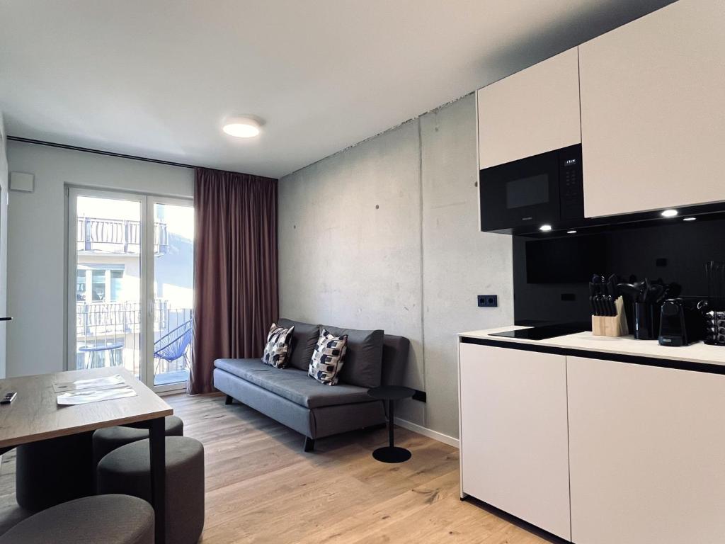 Ein Sitzbereich in der Unterkunft Mikes Apartments Munich