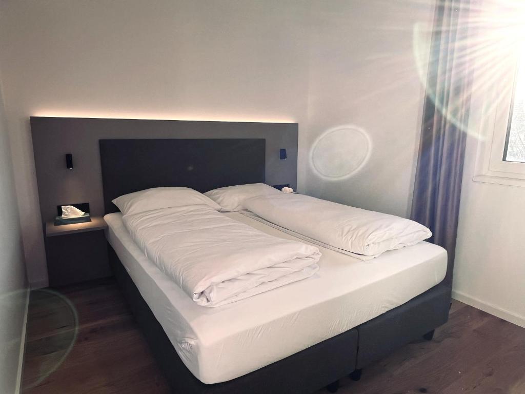 Ein Bett oder Betten in einem Zimmer der Unterkunft Mikes Apartments Munich