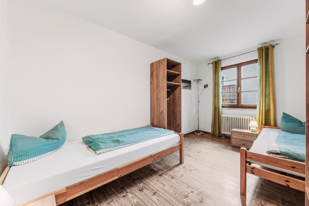 Postel nebo postele na pokoji v ubytování Gasthof Hirschen