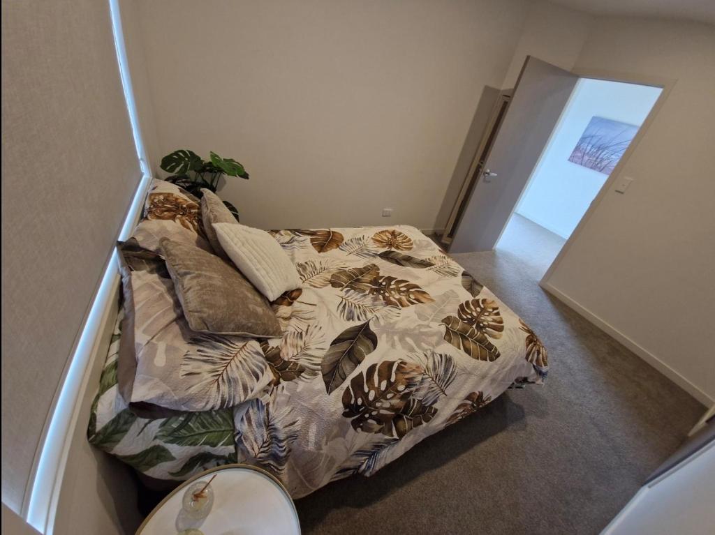 Large modern townhouse 2min to beach - Resim 14