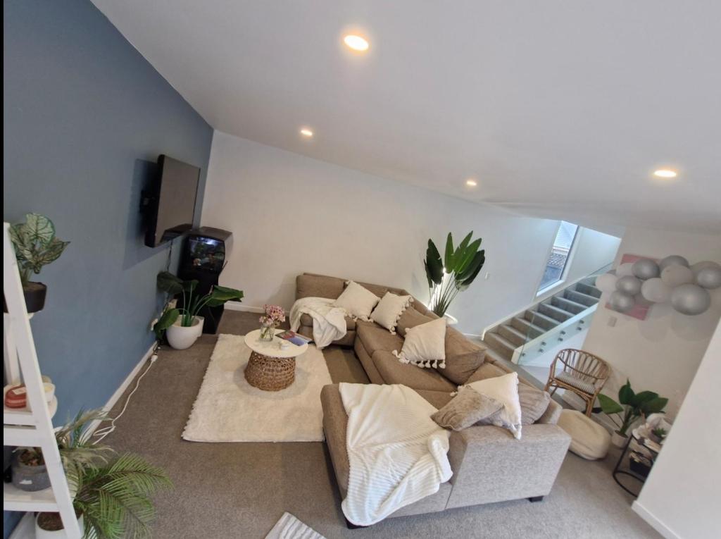 Large modern townhouse 2min to beach - Resim 15