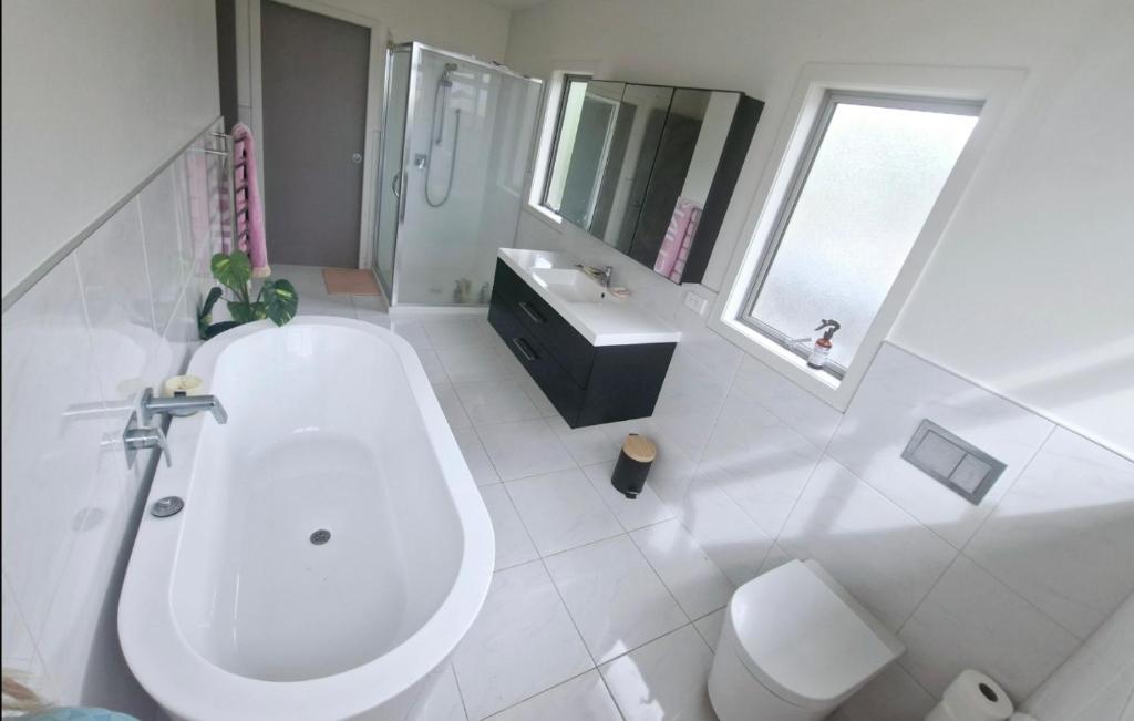 Large modern townhouse 2min to beach - Resim 3