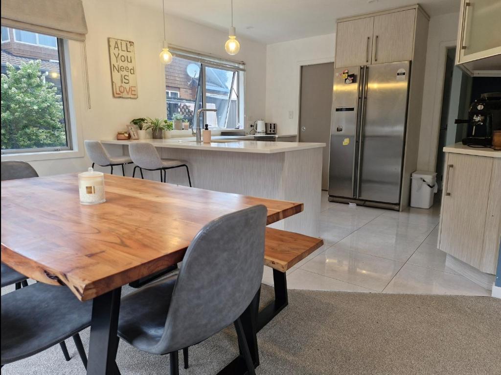 Large modern townhouse 2min to beach - Resim 16