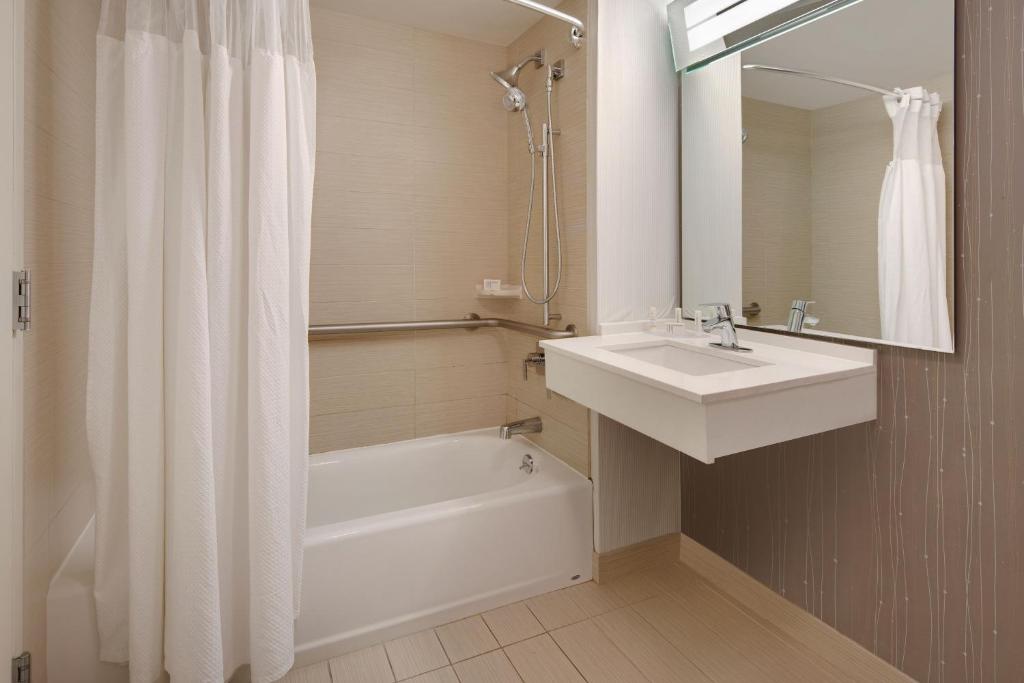 Courtyard Austin-University Area - King Suite Mit Sofa Bett