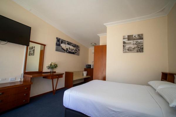 Postel nebo postele na pokoji v ubytování Manjimup Motor Inn