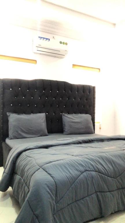 Postel nebo postele na pokoji v ubytování Luxuria Homes Ajah