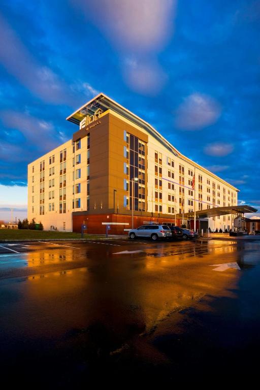 Výhled na řeku, která protéká v blízkosti hotelu