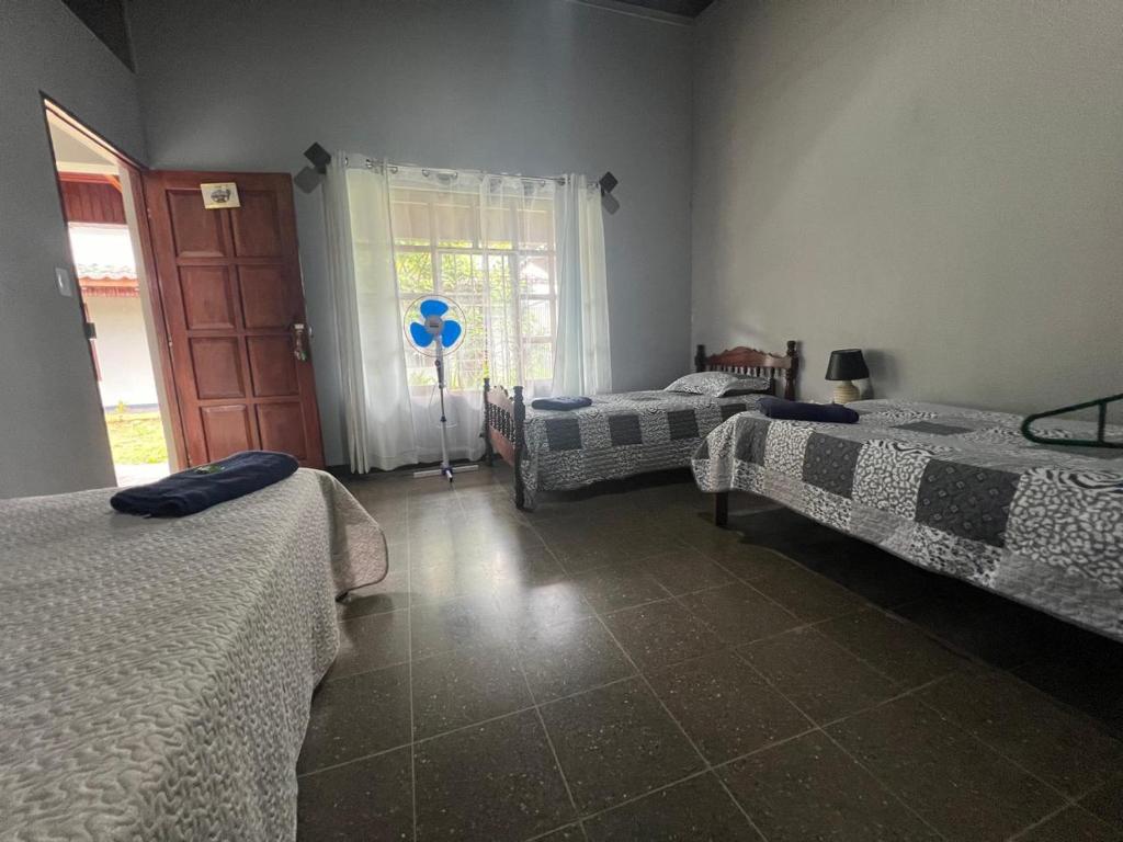 Postel nebo postele na pokoji v ubytování Casa Eva Lodging Costa Rica