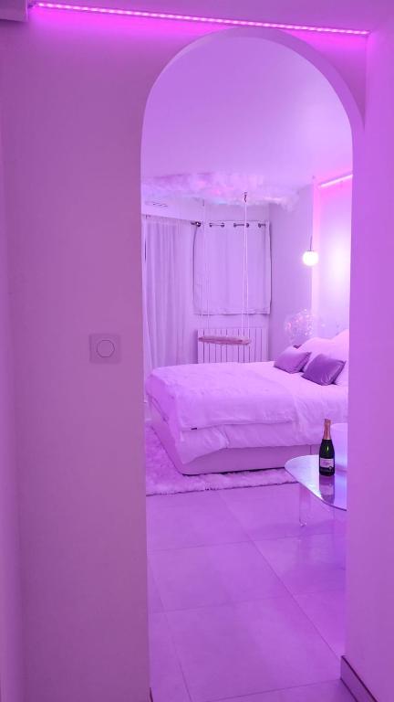 Postel nebo postele na pokoji v ubytování Love room à 30 mn des plages et de Vannes