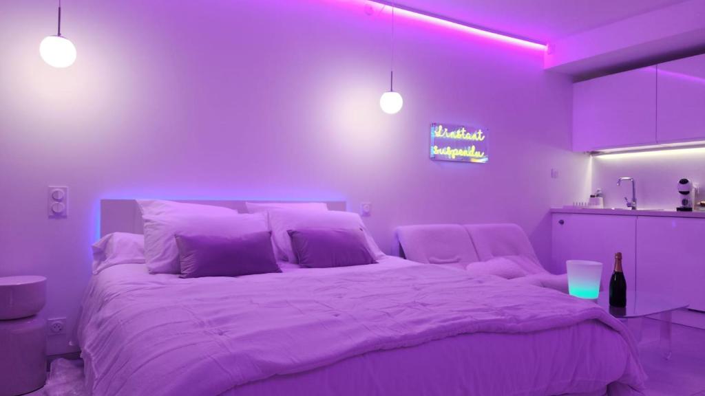 Postel nebo postele na pokoji v ubytování Love room à 30 mn des plages et de Vannes