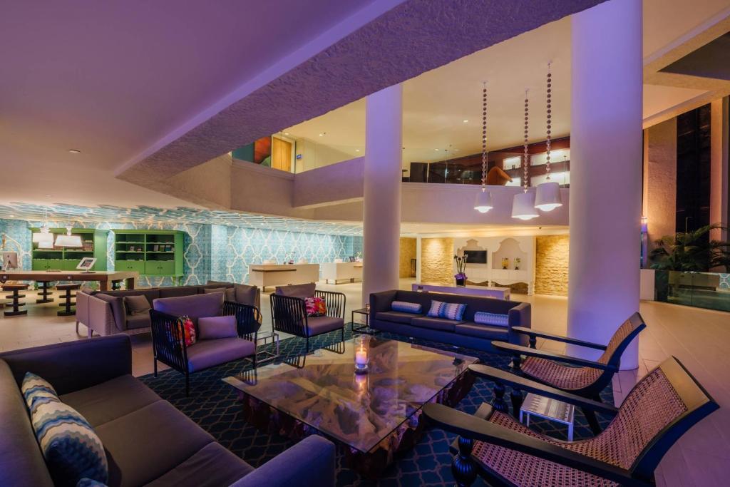 Posezení v ubytování Renaissance Wind Creek Aruba Resort